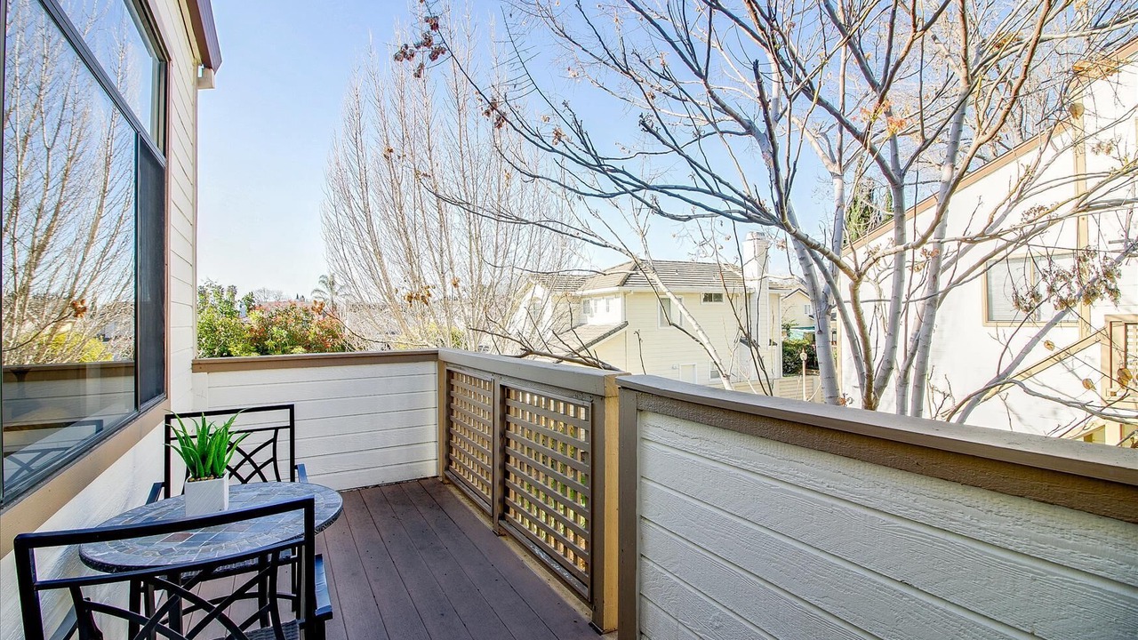 Photo of Outdoor in Carmine - Parkmont