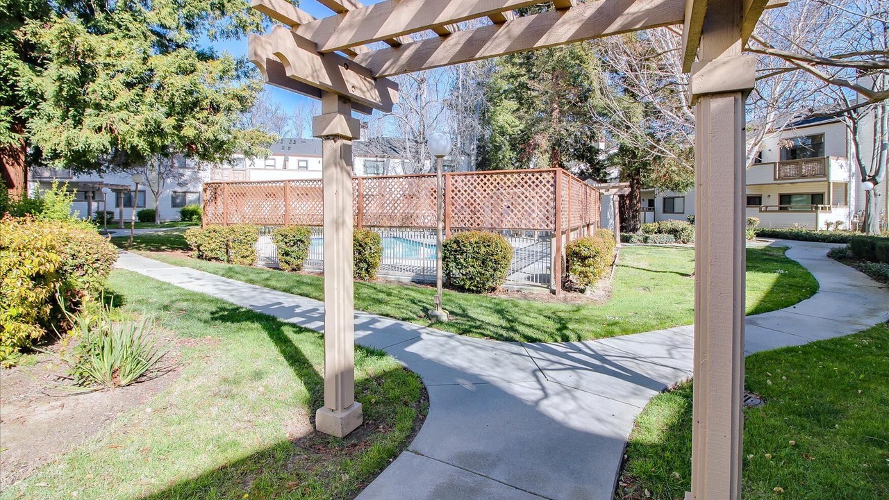 Photo of Outdoor in Carmine - Parkmont