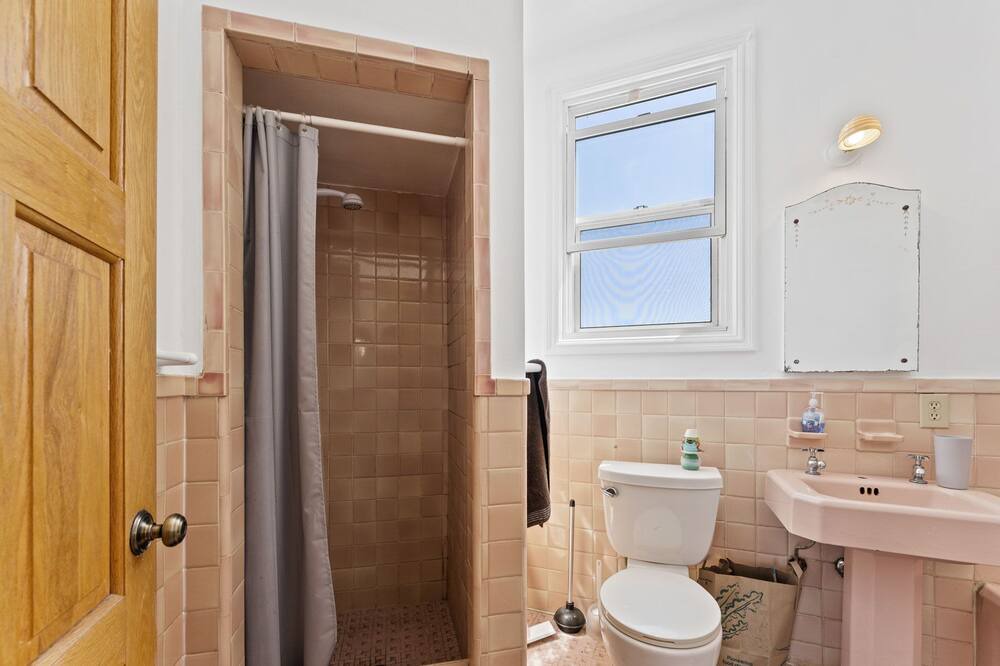 Photo of Bathroom in Mount Davidson Manor
