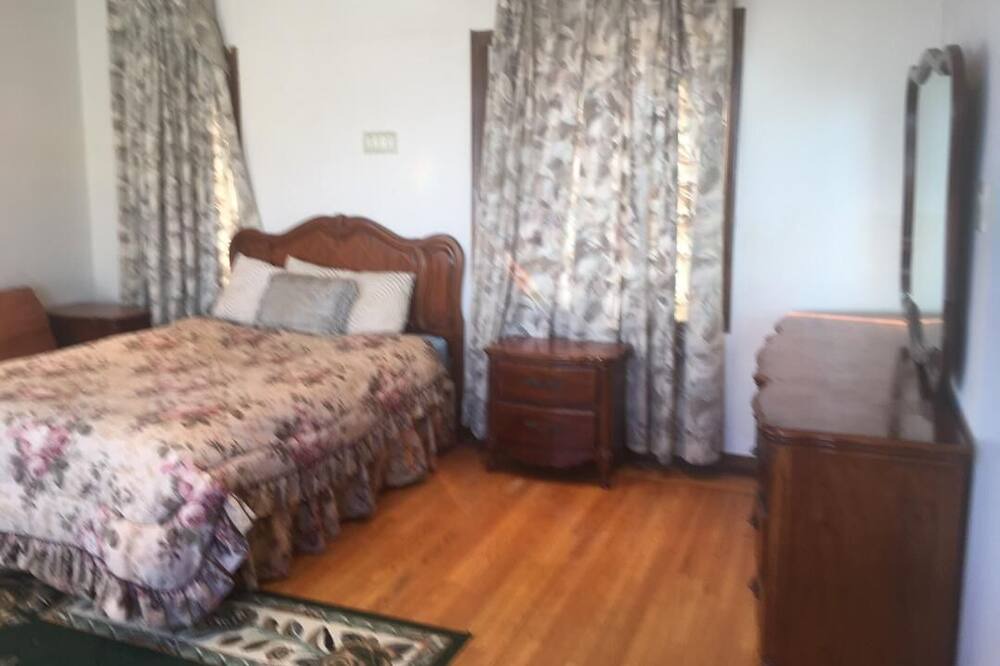 Photo of Bedroom in Mount Davidson Manor