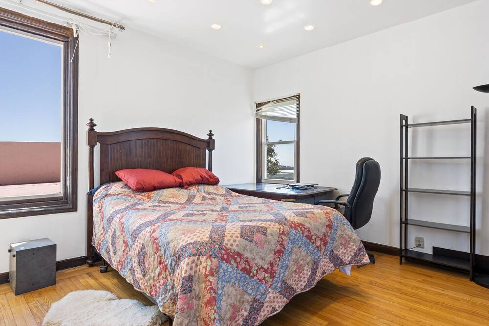 Photo of Bedroom in Mount Davidson Manor