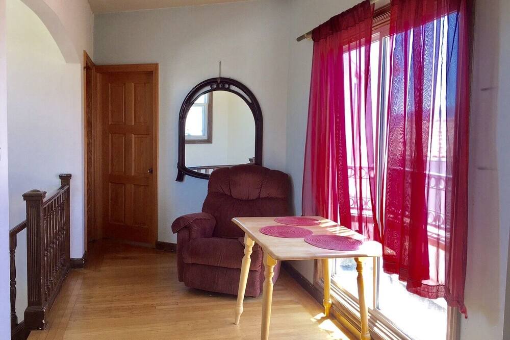 Photo of Livingroom in Mount Davidson Manor
