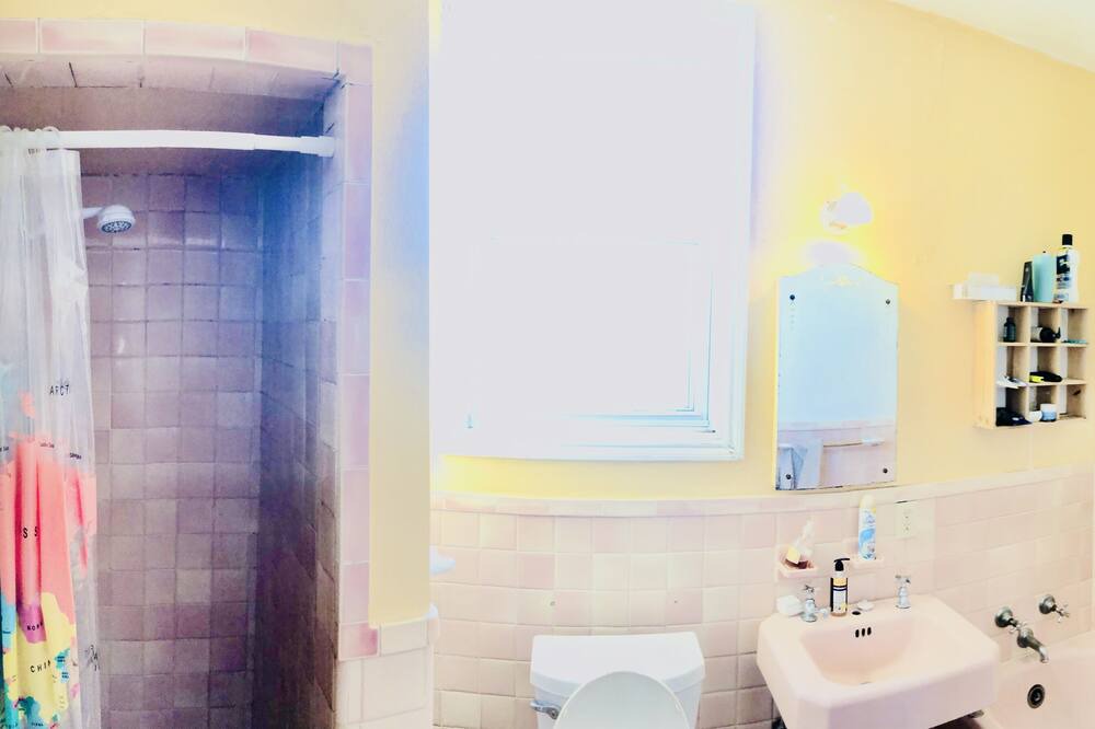 Photo of Bathroom in Mount Davidson Manor