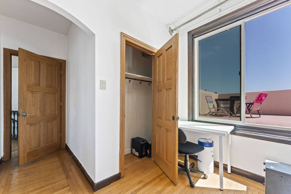 Photo of Bedroom in Mount Davidson Manor