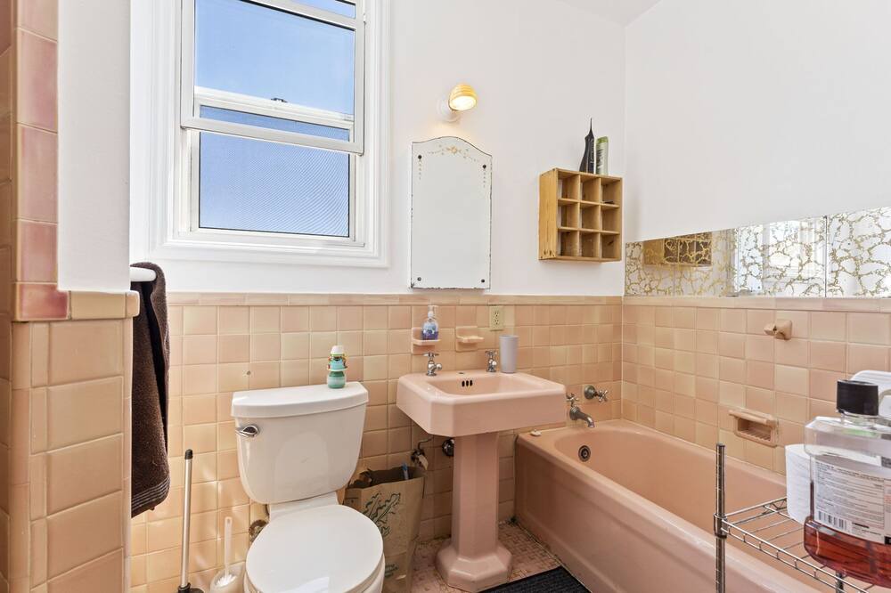 Photo of Bathroom in Mount Davidson Manor