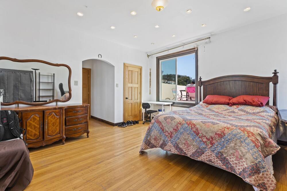 Photo of Bedroom in Mount Davidson Manor