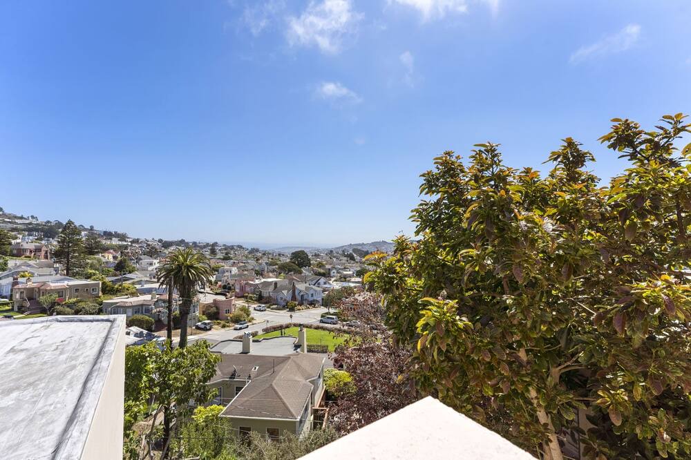Photo of Patio Balcony in Mount Davidson Manor