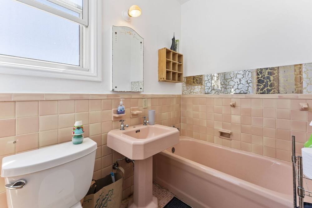 Photo of Bathroom in Mount Davidson Manor