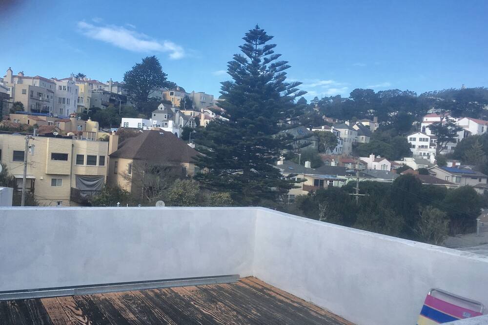 Photo of Patio Balcony in Mount Davidson Manor
