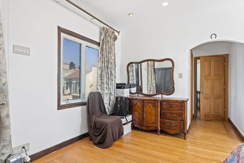 Photo of Bedroom in Mount Davidson Manor