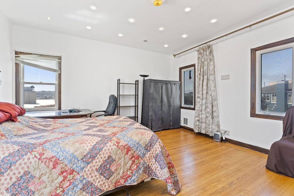 Photo of Bedroom in Mount Davidson Manor