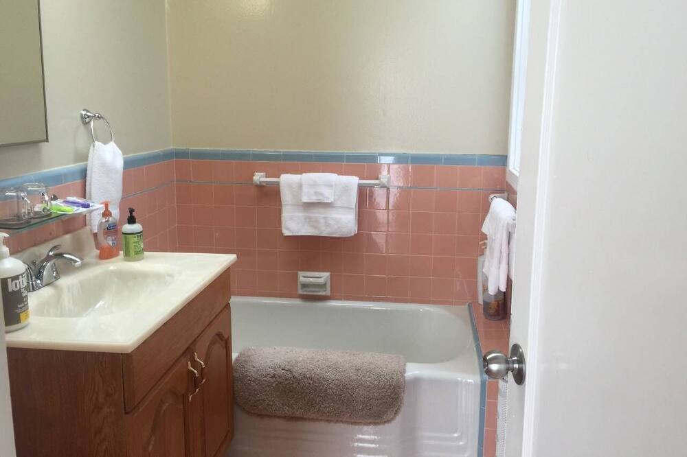 Photo of Bathroom in Outer Sunset