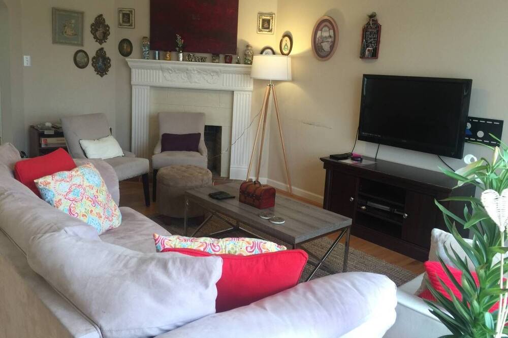 Photo of Livingroom in Outer Sunset
