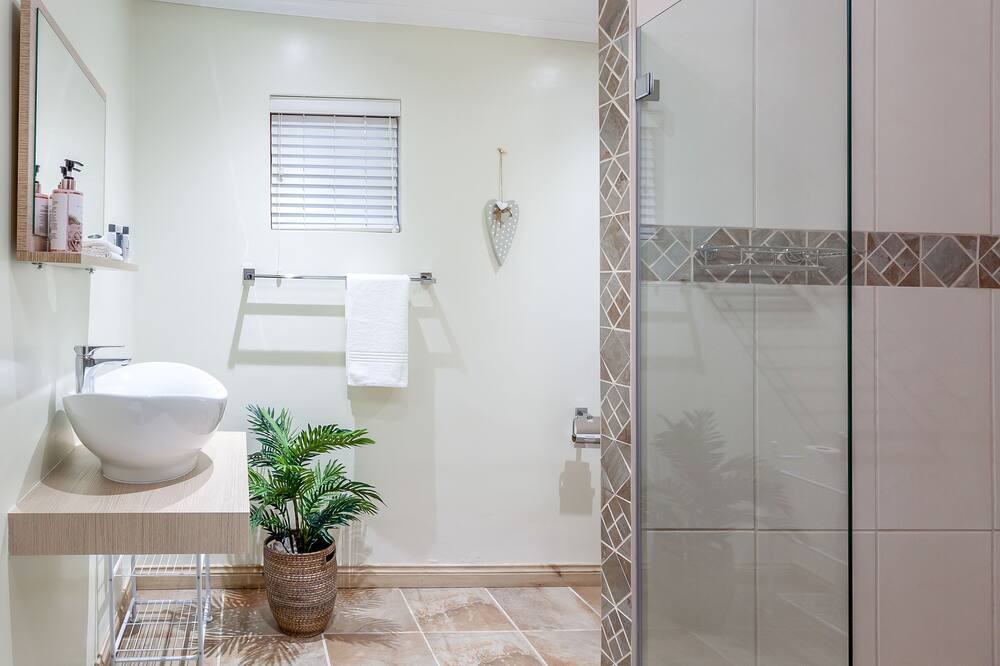 Photo of Bathroom in Glentana