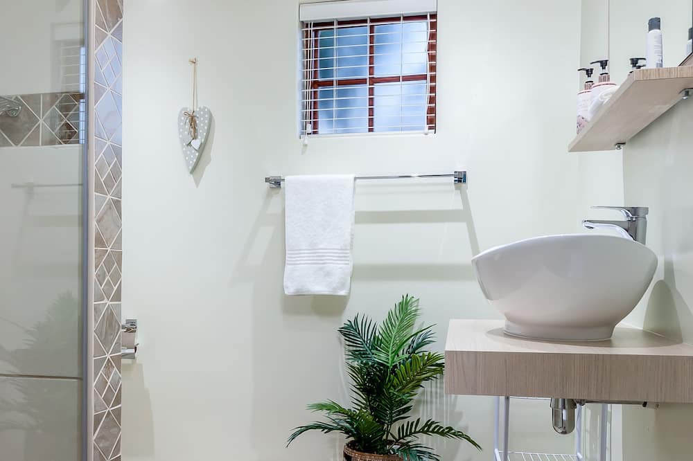 Photo of Bathroom in Glentana