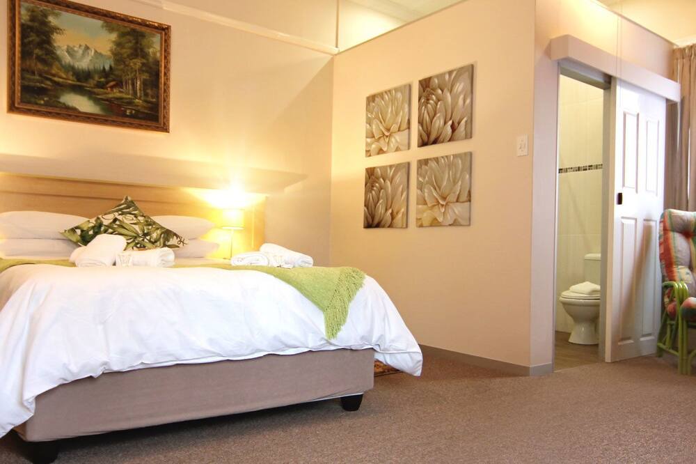 Photo of Bedroom in Komani
