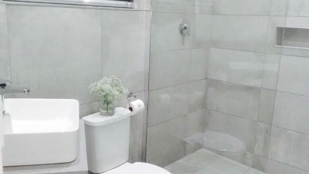 Photo of Bathroom in Universitas