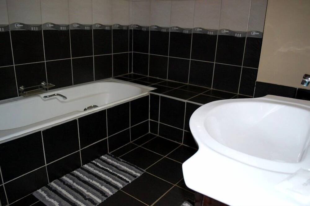 Photo of Bathroom in Fichardt Park