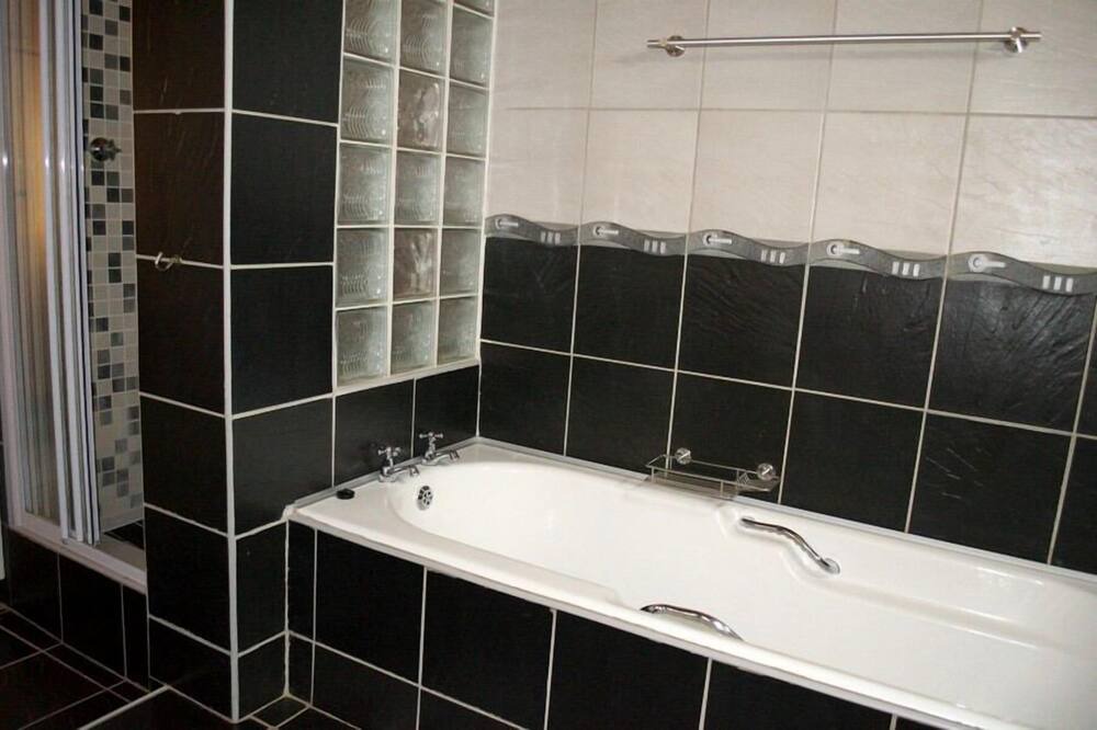 Photo of Bathroom in Fichardt Park