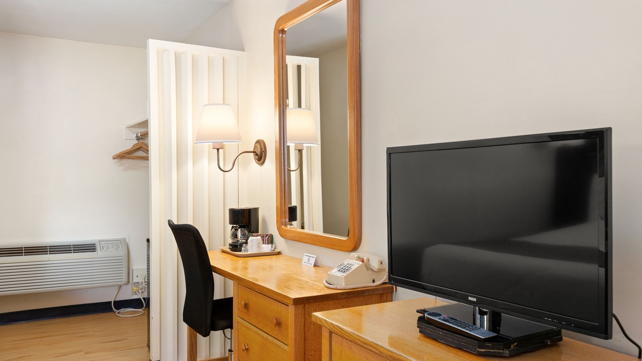 Photo of Bedroom in Lakeport