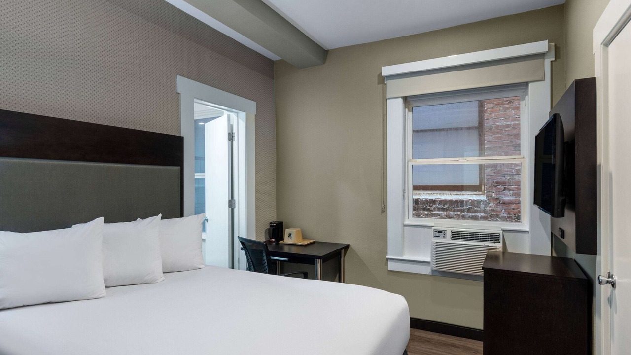Photo of Bedroom in Theater District