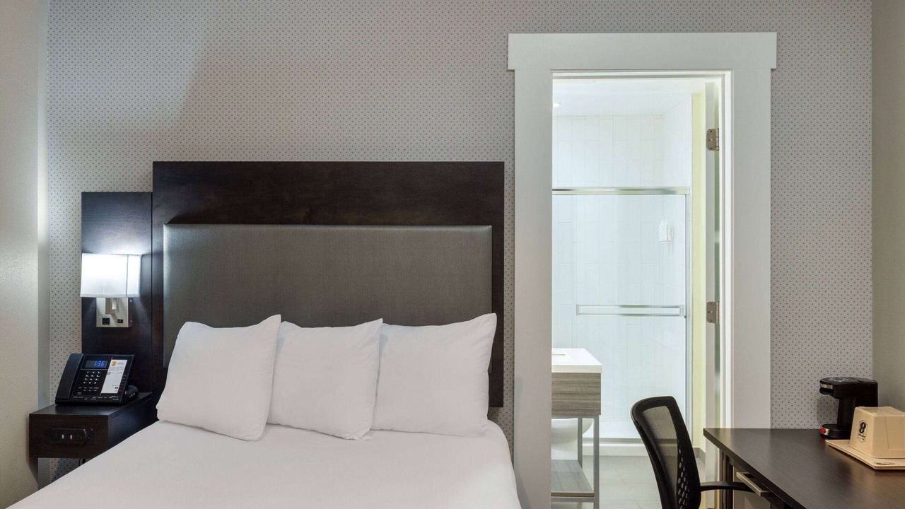 Photo of Bedroom in Theater District