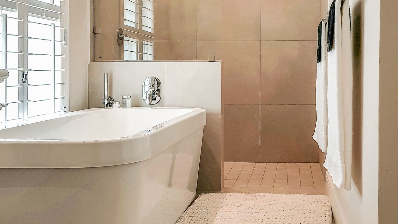 Photo of Bathroom in Curry's Post