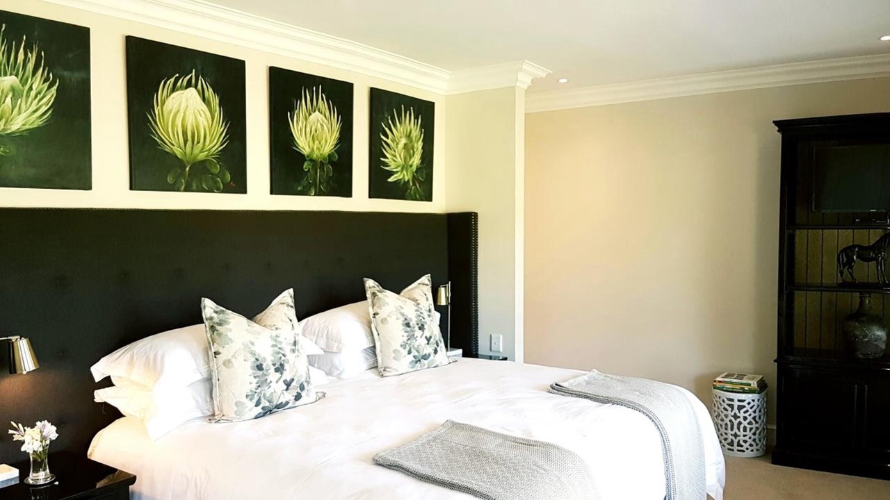 Photo of Bedroom in Curry's Post