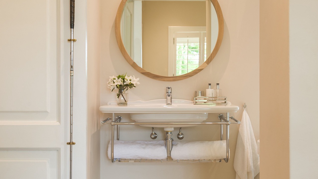 Photo of Bathroom in Curry's Post