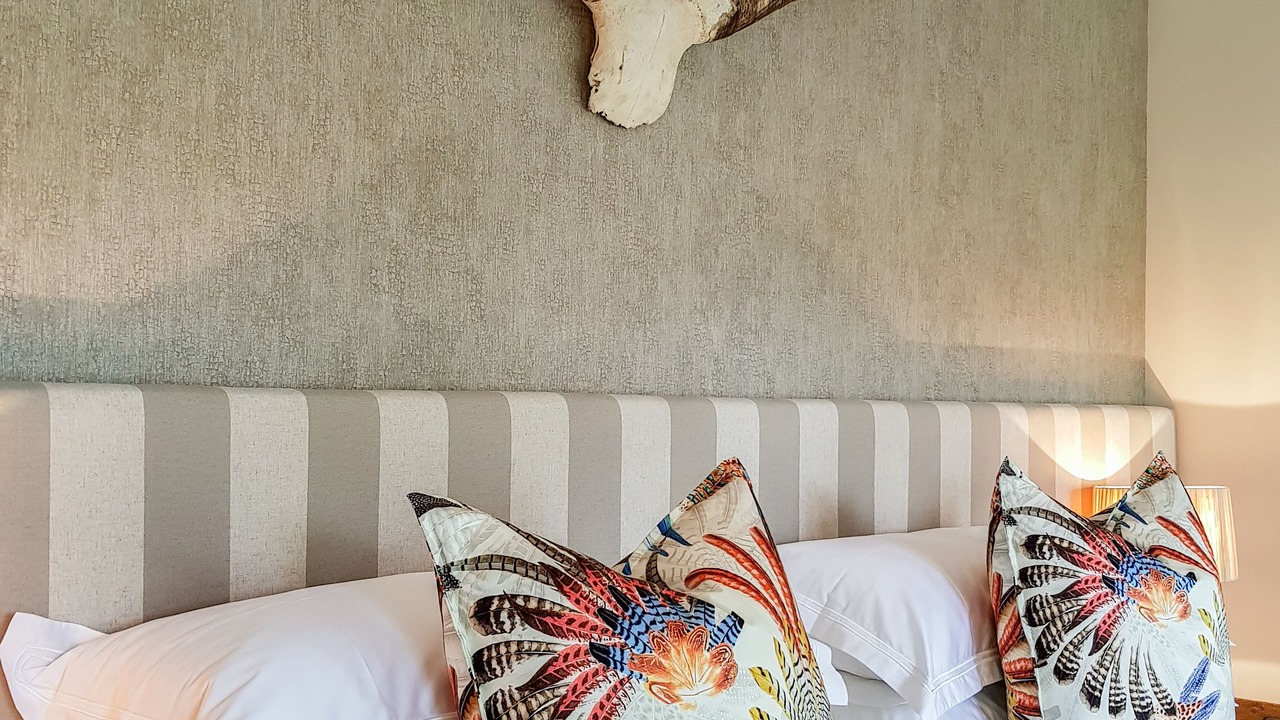 Photo of Bedroom in Curry's Post