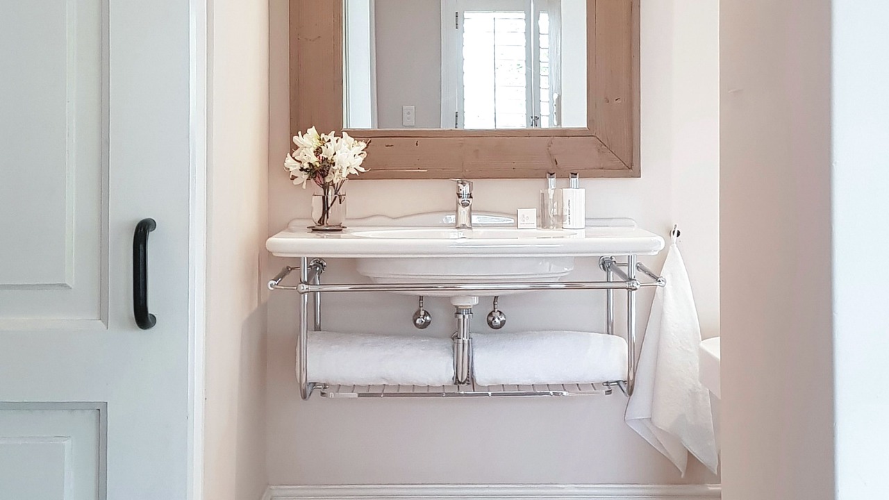 Photo of Bathroom in Curry's Post