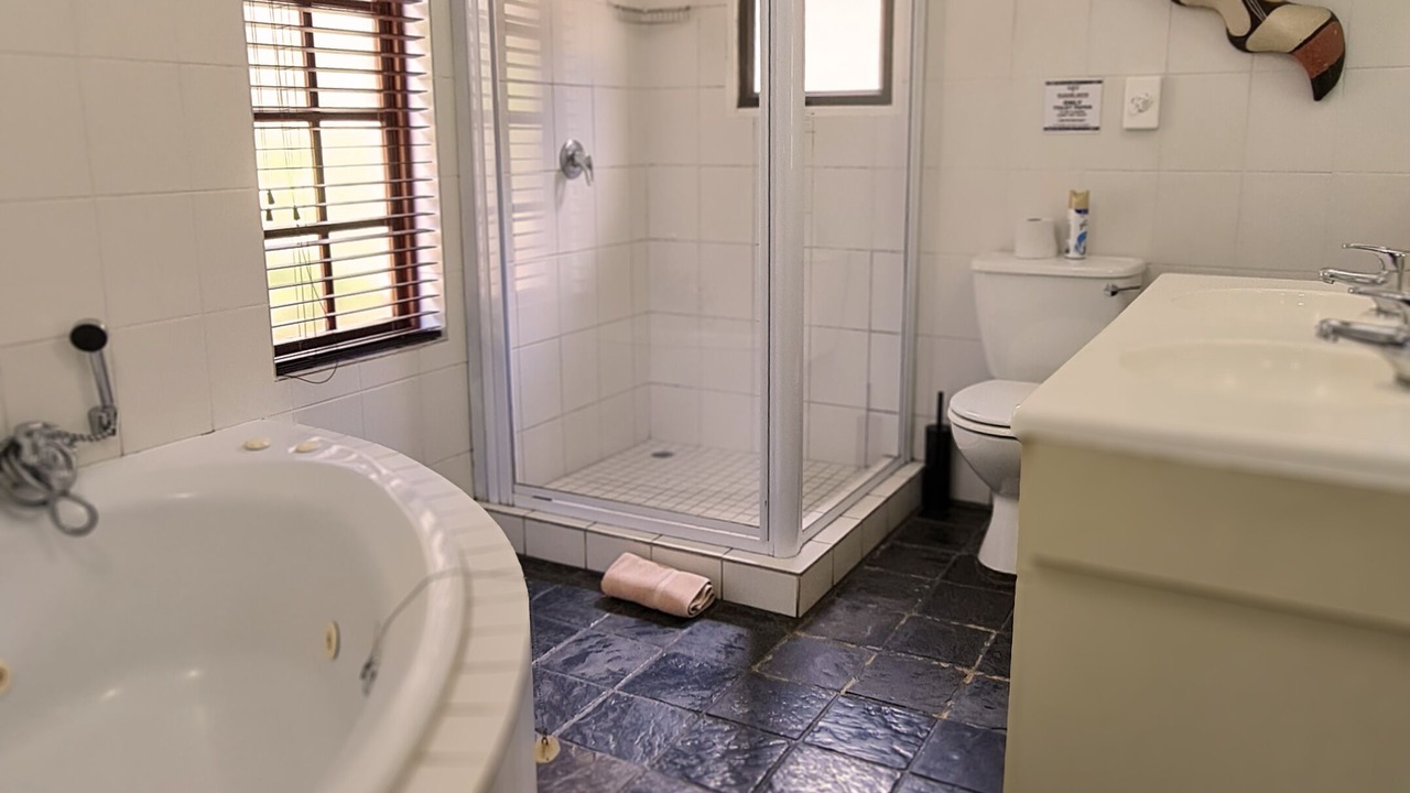 Photo of Bathroom in Emalahleni