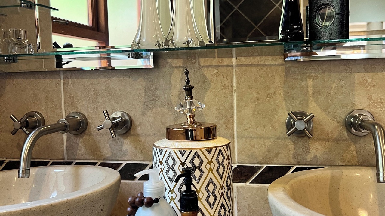 Photo of Bathroom in Glenvista