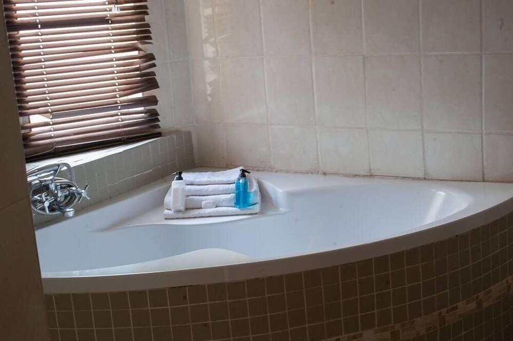 Photo of Bathroom in Moses Kotane