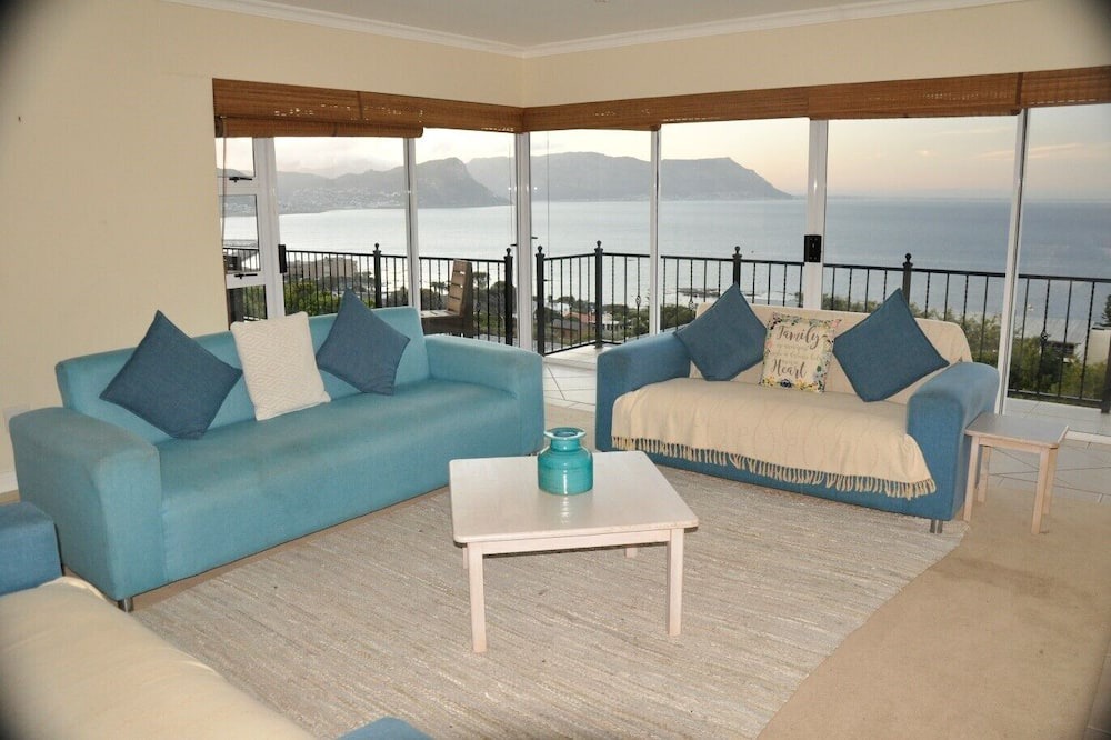 Photo of Livingroom in Simon's Town