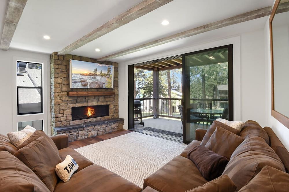 Photo of Livingroom in Brockway