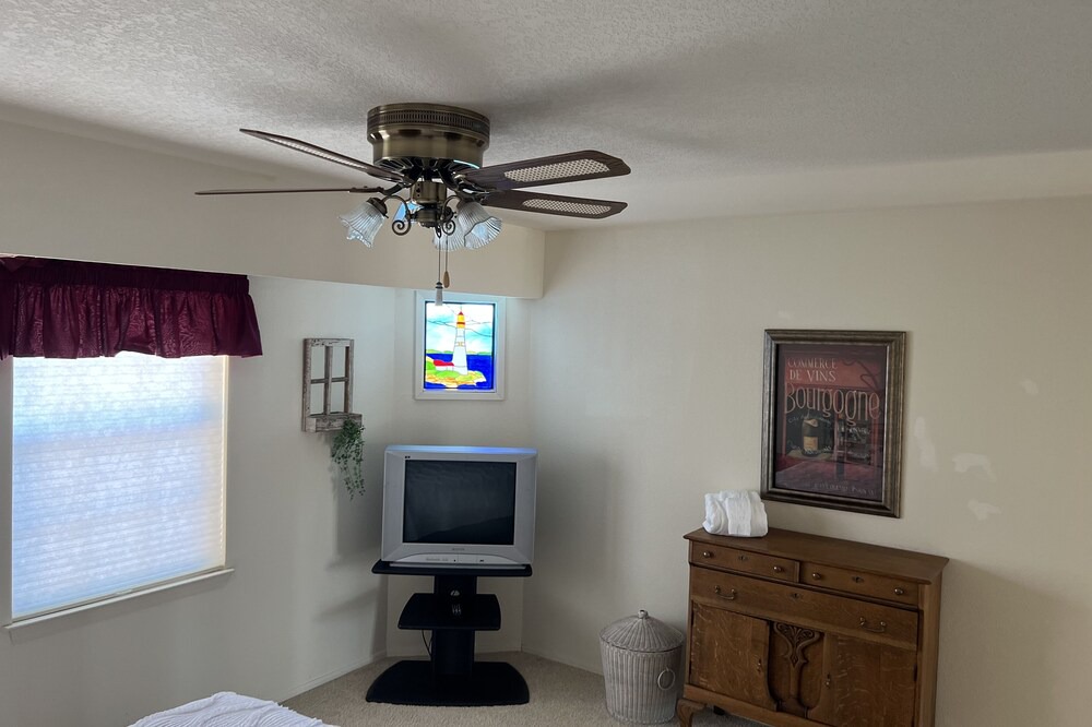 Photo of Bedroom in Oak Shores