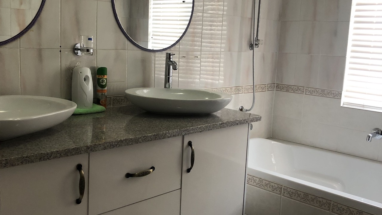 Photo of Bathroom in Glenvista