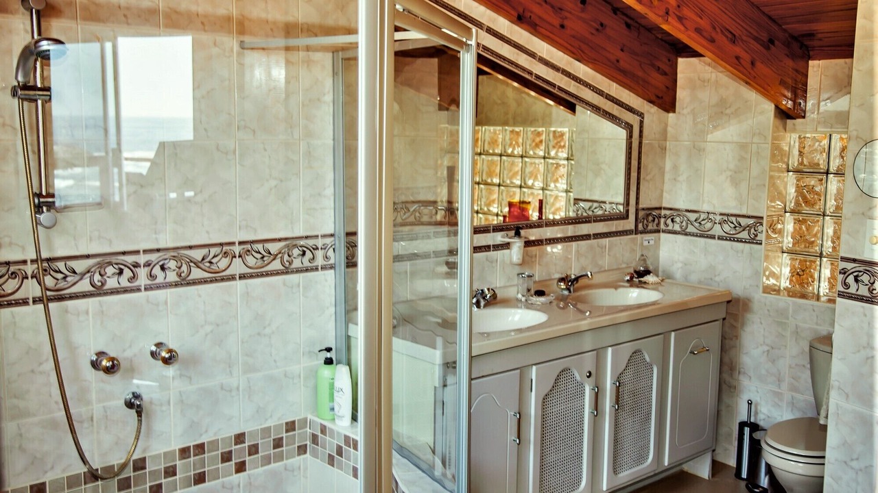 Photo of Bathroom in Yzerfontein