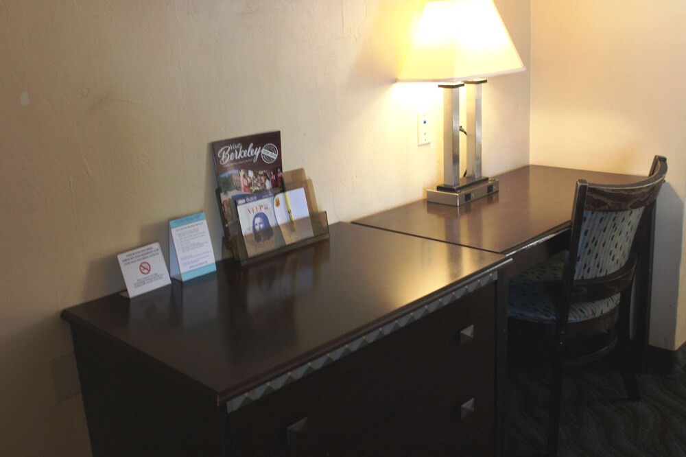 Photo of Bedroom in Central Berkeley