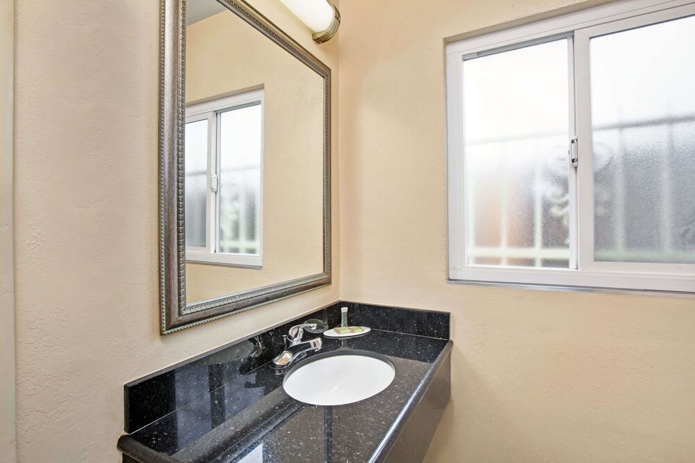 Photo of Bathroom in Central Berkeley
