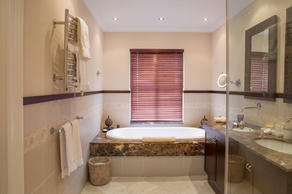 Photo of Bathroom in Bantry Bay