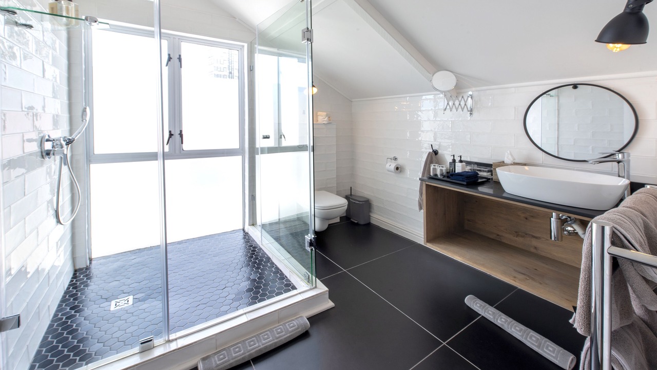 Photo of Bathroom in Three Anchor Bay