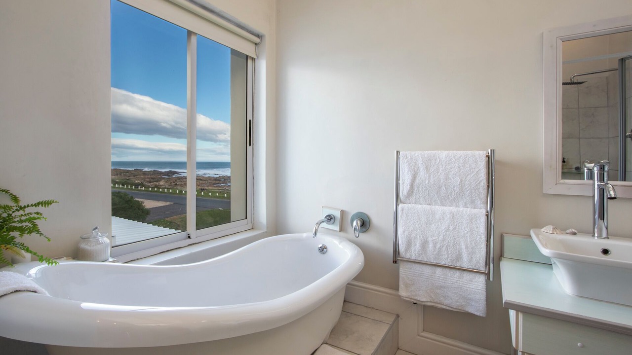 Photo of Bathroom in Sandbaai
