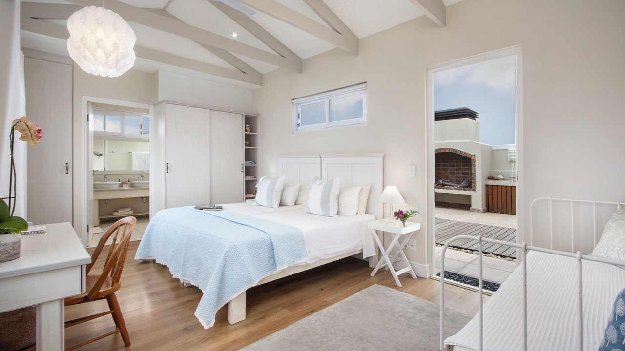 Photo of Outdoor in Sandbaai