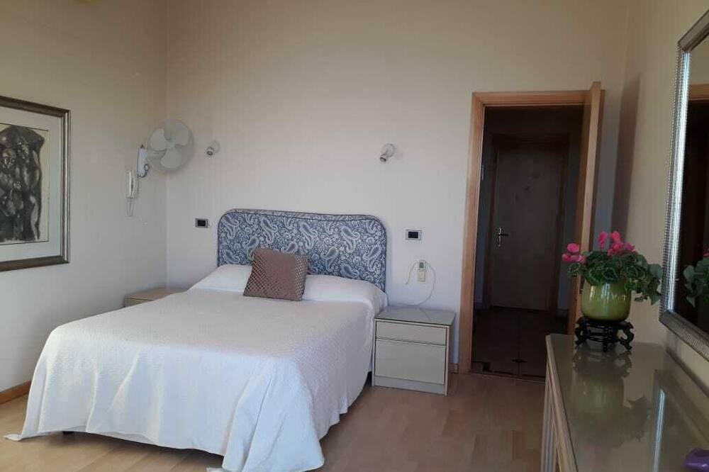 Photo of Bedroom in Bantry Bay