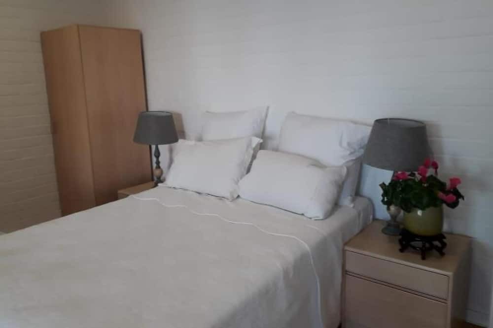 Photo of Bedroom in Bantry Bay