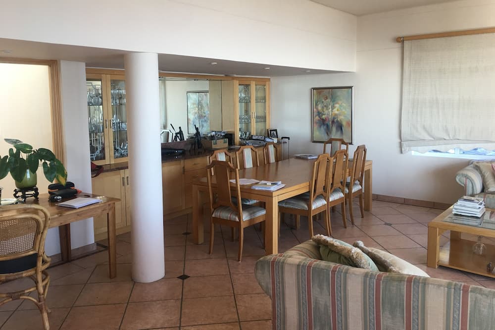 Photo of Livingroom in Bantry Bay