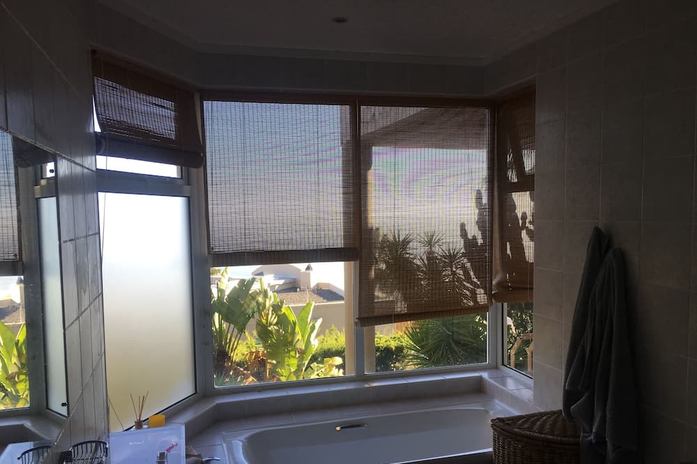 Photo of Bathroom in Bantry Bay