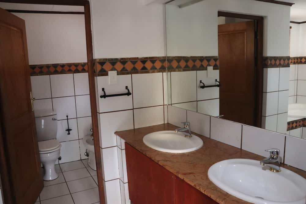 Photo of Bathroom in Garsfontein